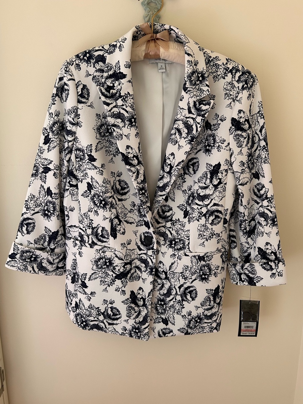 Nine West White Blazer with a Navy Toile Floral Pattern 
Size: 10 
NWT